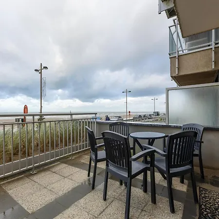 Apartment Stylish Seaside With Pool, Cleaning Included Middelkerke