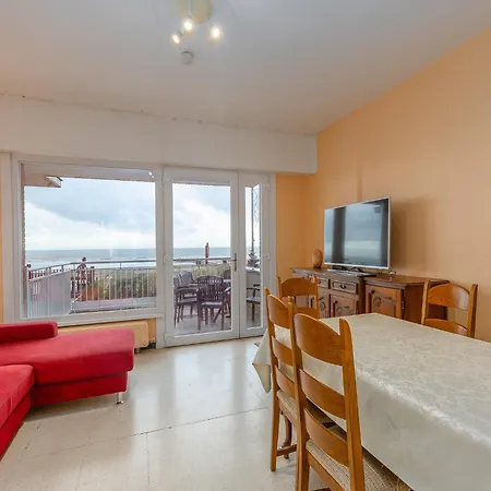 Stylish Seaside With Pool, Cleaning Included