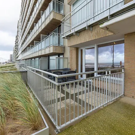 Stylish Seaside With Pool, Cleaning Included Apartment Middelkerke