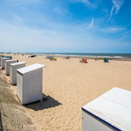 Apartment Stylish Seaside With Pool, Cleaning Included Middelkerke